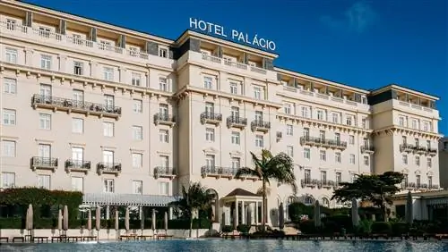 Эшторил Синтра и Кашкайш треугольник фантастической истории и пейзажей на побережье Лиссабона