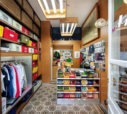 Бензиновый киоск Париж.