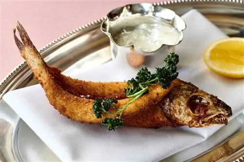 Мерлан фрит а-ля Кольбер с голландским соусом в La Poule au Pot.