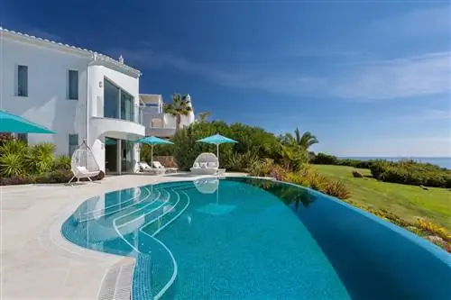 Отель Vila Praia расположен рядом с уединенным пляжем спа-курорта Vila Vita Parc Resort.