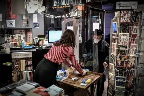 Парижские книжные магазины объединяются и изобретают себя заново, чтобы пережить вторую волну коронавируса