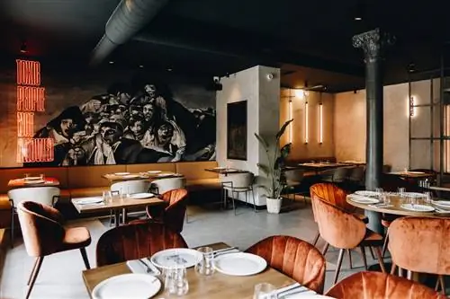 Напыщенная главная комната