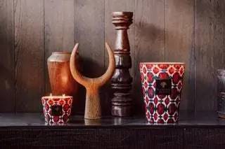 Свеча, вдохновленная индонезийской тканью икат из баобаба.