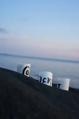 Веганские экологически чистые свечи Coleckt в минималистском дизайне.