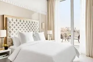 В отеле Four Seasons Madrid 161 номер и 39 люксов, а также 22 частных резиденции. Если то, что вы ожидаете…