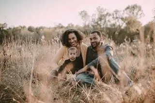 Тиффани и Дариел вместе с маленькой Еленой не просто хотели продавать свечи, они хотели свои корни и свой взгляд на жизнь…