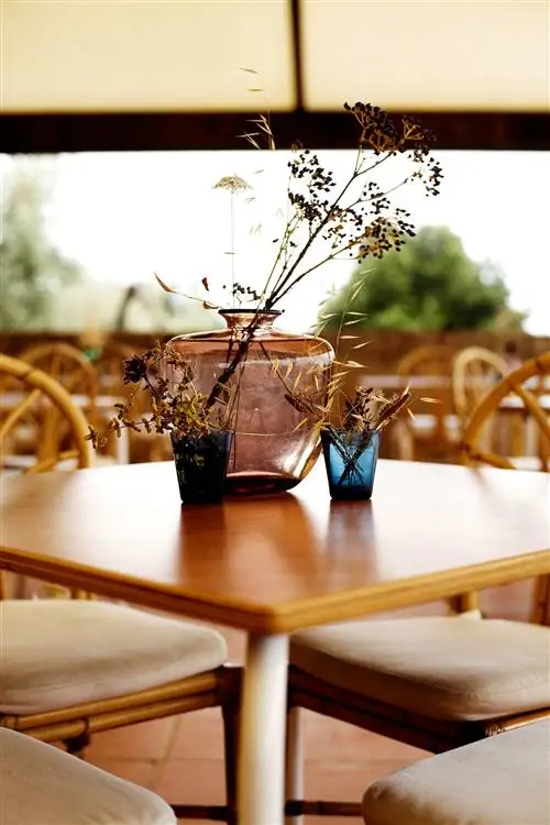 Подарки из сада украшают столы на вилле Лена.