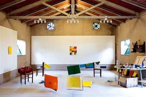 Художественная инсталляция, выполненная Бобби Доулером в одной из студий Villa Lena.