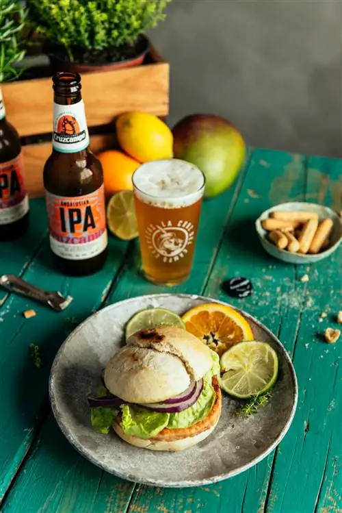 Гамбургер вкуснее с Cruzcampo IPA.