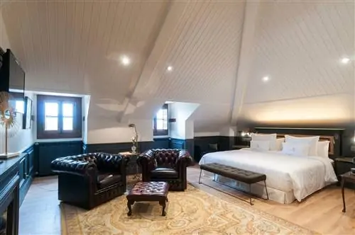 В элегантных номерах отеля La Casa del Presidente преобладают черный и серый цвета.