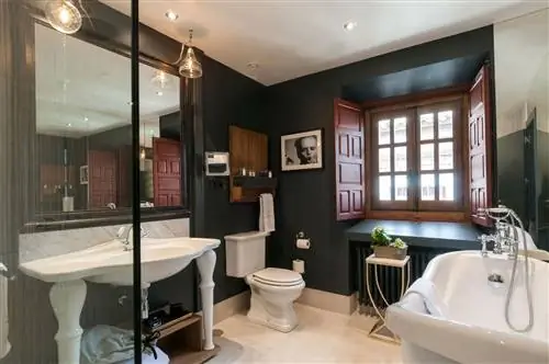 Ванная комната одного из десяти номеров отеля La Casa del Presidente в Авиле.