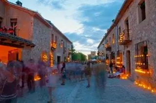 Улица Педраса, полная свечей
