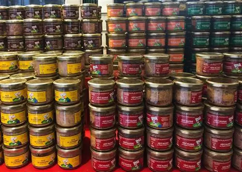 Пэт в магазине традиционных продуктов La Pitchouli Saint Jean de Luz.