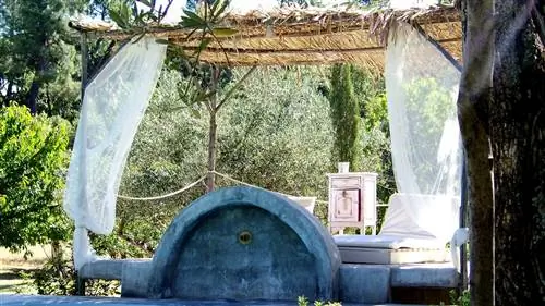 Нет планов, большие планы, чтобы удивить своего партнера недалеко от Мадрида