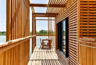 Les Cabanes des Grandes Cpages Lac de la Lionne