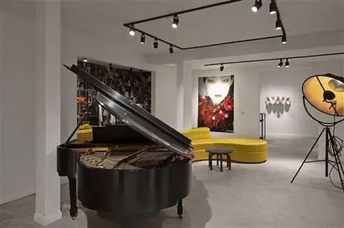 Магазин Dries Van Noten сочетает в себе цветовую архитектуру и перспективу