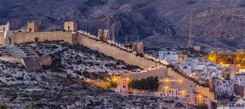 Алькасаба в Альмерии - самая большая арабская крепость в Испании.