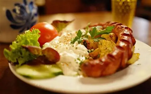 Вкусные картофельные колбаски в Ebbelwoi Unser.