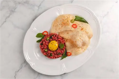 Стейк Тартар в ресторане Rosevale Kitchen.