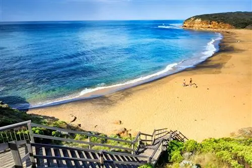 Bells Beach один из самых оптимальных пляжей для искусства катания на волнах. Bells Beach один из самых оптимальных пляжей для искусства катания на волнах.