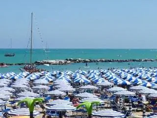 Если вечеринка течет по твоим венам, Римини Если вечеринка течет по твоим венам, Римини