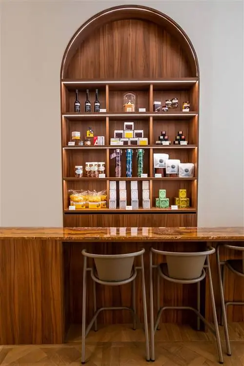 Бар у входа в ресторан A alta Botica.