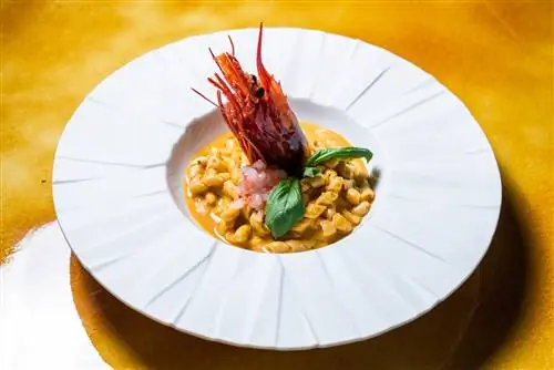 Бузиати с соусом песто из Трапани и карабинерами Оцио Гастрономико