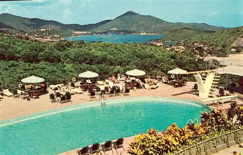 Бассейн Virgin Isle Hilton на острове Сент-Томас в Карибском море
