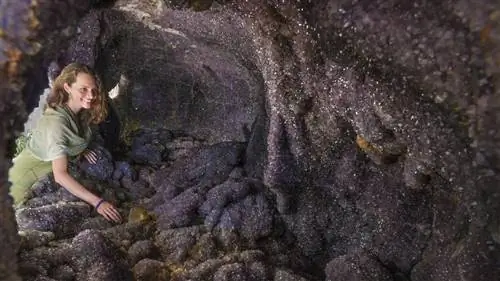 Почувствуйте энергию самой большой в мире аметистовой пещеры