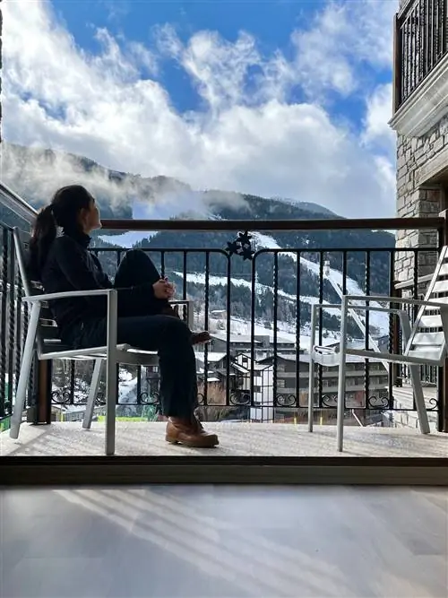 Виды из одной из комнат Serras Andorra