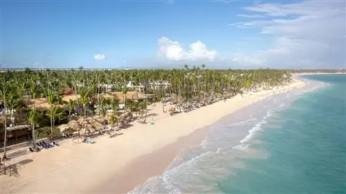 Между морем и пальмами в Grand Palladium Bvaro Suites Resort Spa.