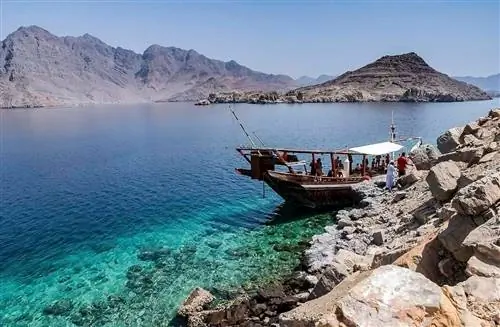 корабль в оманском море