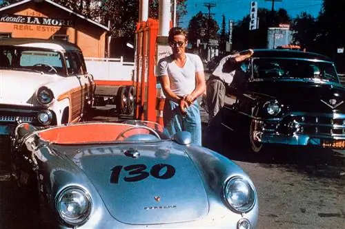 Джеймс Дин со своим Porsche 550 в 1954 году.