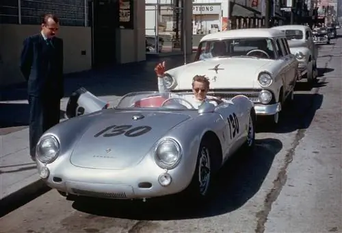Джеймс Дин в своем Porsche Spyder