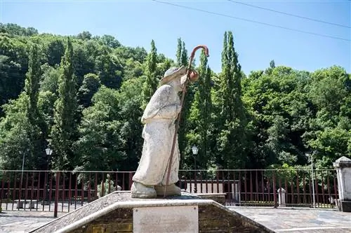 Статуя паломника на Самосе