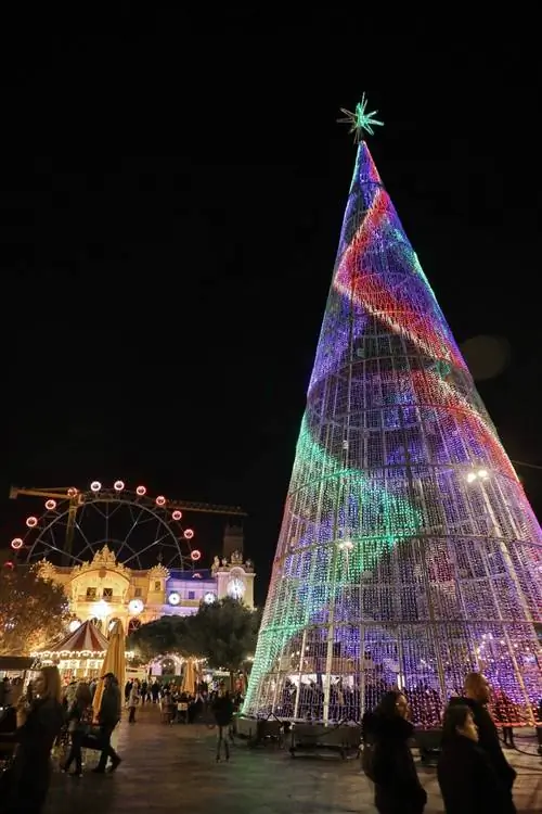 Самая большая рождественская елка в Каталонии