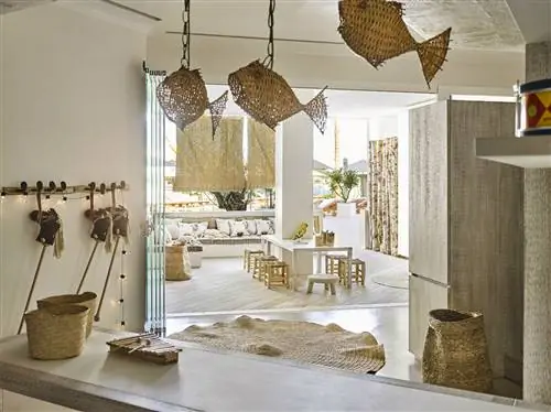 Спокойное и стильное оформление детского клуба отеля Nobu Ibiza Bay с видом на Средиземное море.
