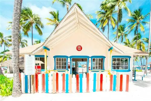 Детский клуб Be Live Collection Punta Cana расположен прямо на пляже Пунта-Каны с Карибским морем…