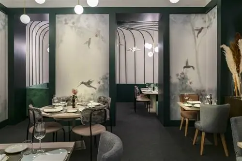 В ресторане NoMad FoodBar есть киоск в виде птичьей клетки, увенчанный птицами.