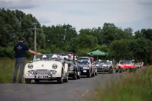 Rallye des Princesses - классическая автомобильная гонка только для женщин.