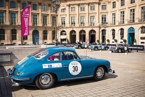 Rallye des Princesses - классическая автомобильная гонка только для женщин.