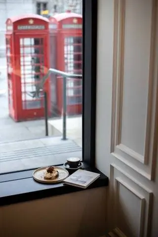 Это вестибюль? Это кафетерий? Это и то, и другое, и место, с которым Page Hotels соответствует трем столпам, на которых…