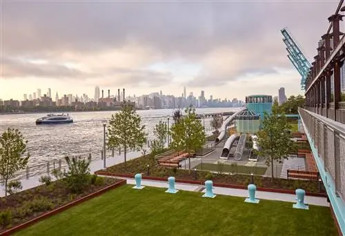 Детская зона для самых маленьких в Domino Park