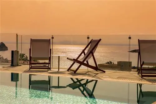 Innside Calvià Beach закат у бассейна