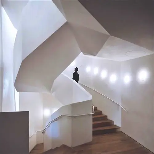 Лестница Casa Vicens - первый важный проект Гауди.