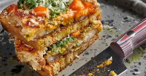 Лампредотто с хрустящими рысаками и зеленым соусом