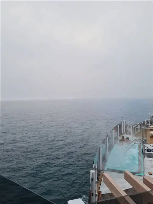 открытый бассейн на палубе Norwegian Prima