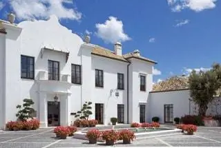 Андалузская архитектура в Finca Cortesín.