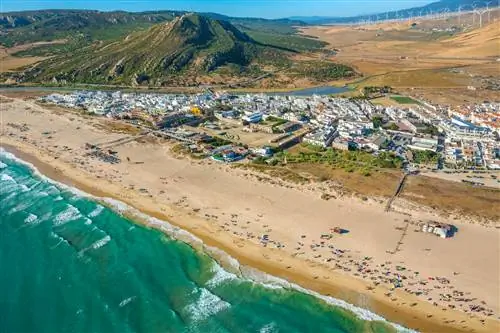 Захара-де-лос-Атунес - небольшой город с морской душой.