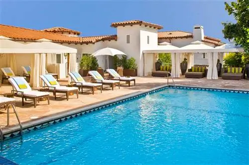 Бассейн отеля Sunset Marquis